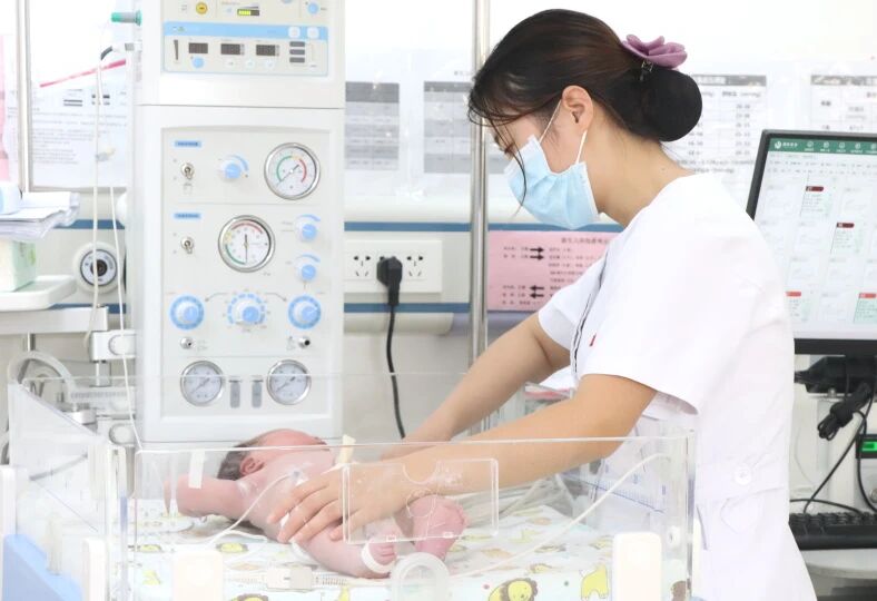 新生儿治病,爸妈能全程守在身边!这病房太暖心