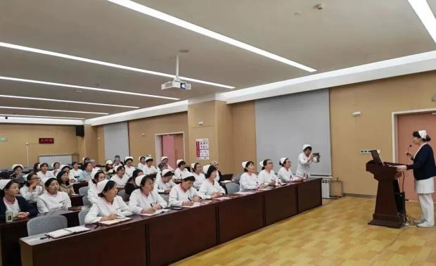护理部举办多专科“护理指南”学习会
