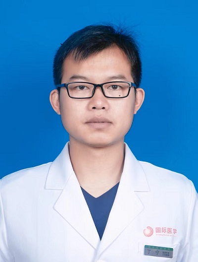 丁宁  
