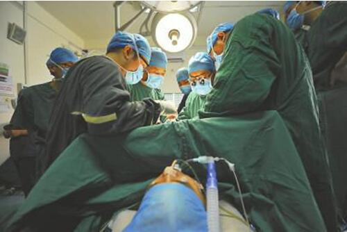 在西安高新医院为90多岁老人实施手术麻醉没问题！